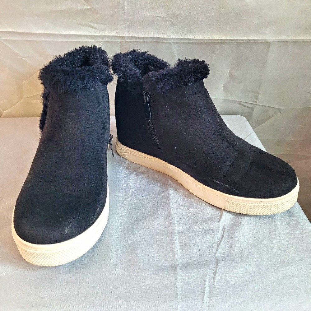 Torrid Black Textile Faux Fur Trim Lined Ankle Bootie Zip Round Toe US 10 WW